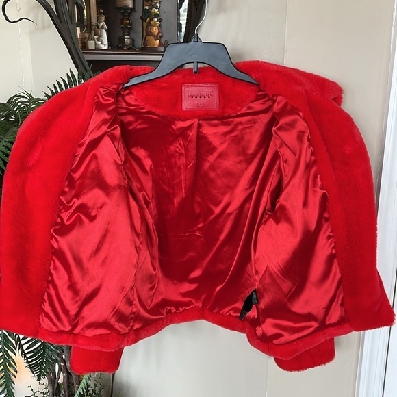 NWOT BLANK NYC Red Faux Fur Jacket Siren Bright Red Revolve Satin Lined Cozy - Picture 8 of 13